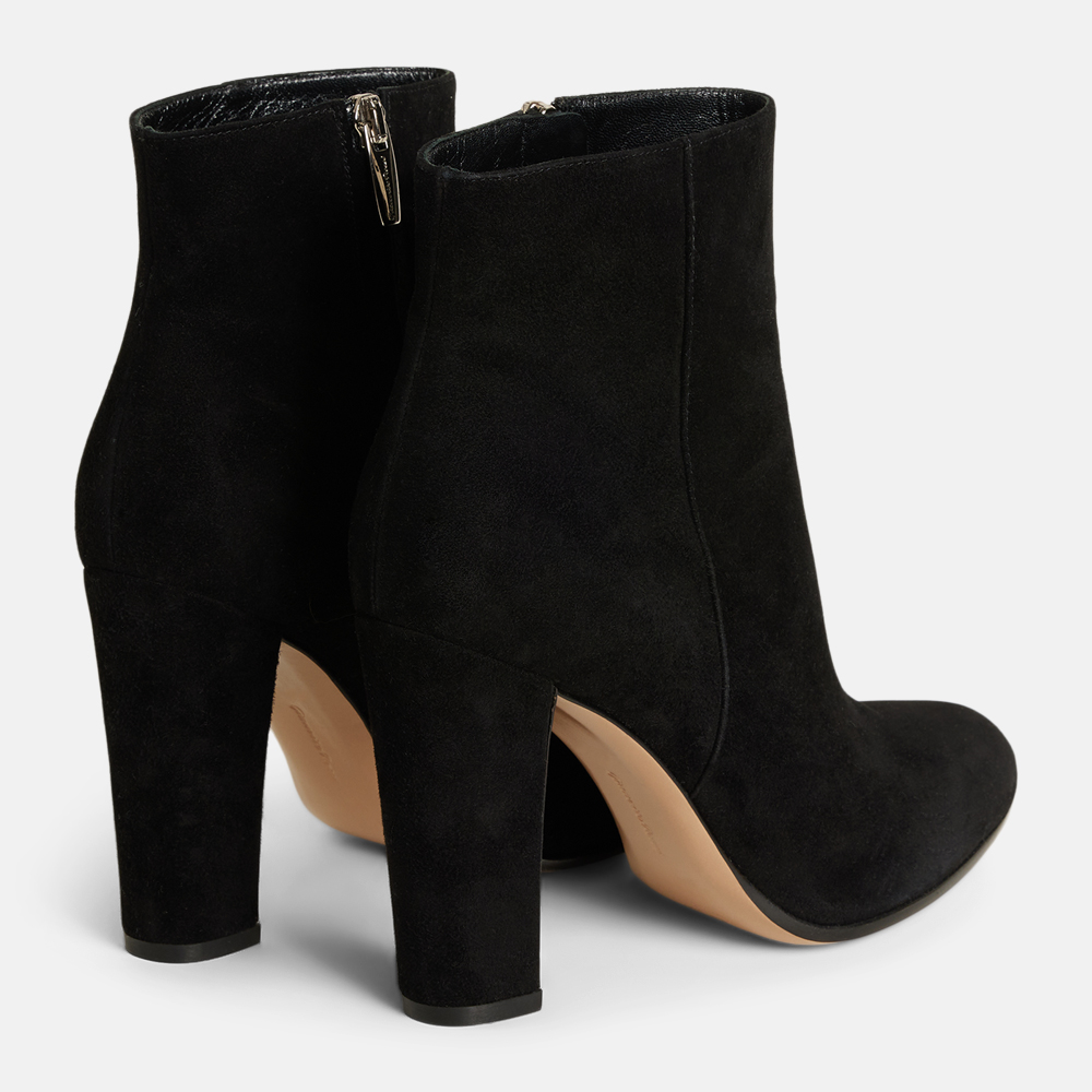 Super Flea Market+Gianvito Rossi+Black suede boots+Gisele Bundchen1